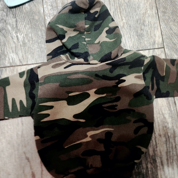 3 toddler Boy Hoodies, 18m/24m Dinoflauge, Converse & Camo print - Picture 11 of 12
